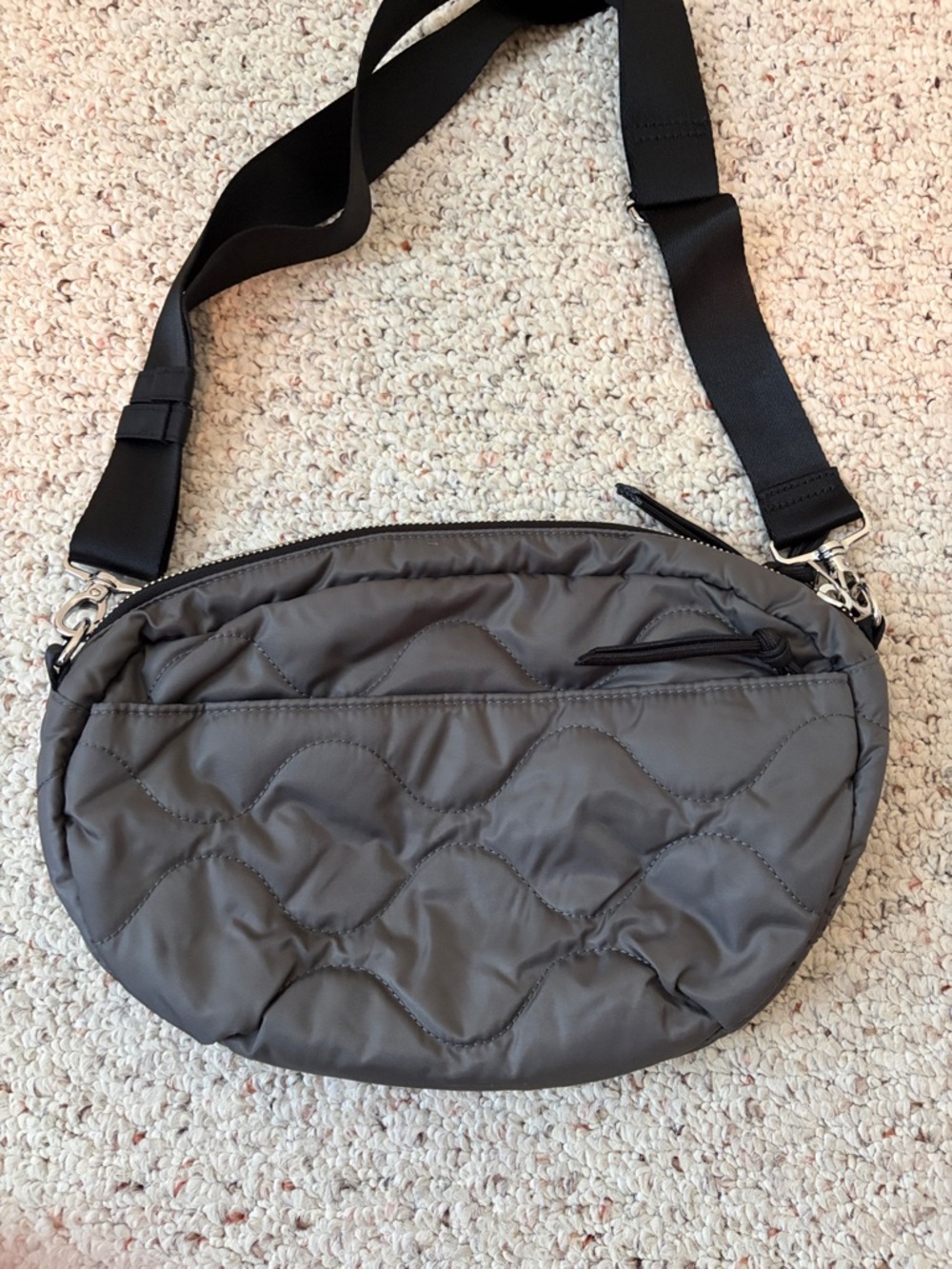 ShortyLOVE mediumCruiser Quilted Crossbody Bag in pewter - Picture 3 of 4